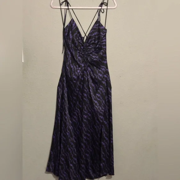 SANDRO
Thais Ruched Crossback
A-Line Midi Dress in Black/Purple - Picture 6 of 17
